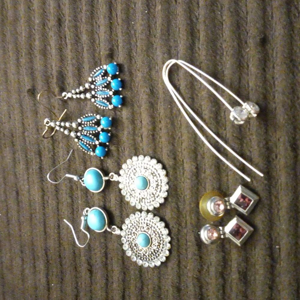 Lot 4 pairs earrings...